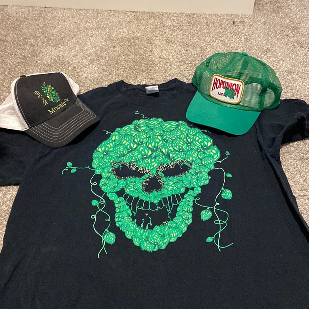 Beer lovers collection.  Two men’s hop hats and one skull hop T Shirt.  Mens.